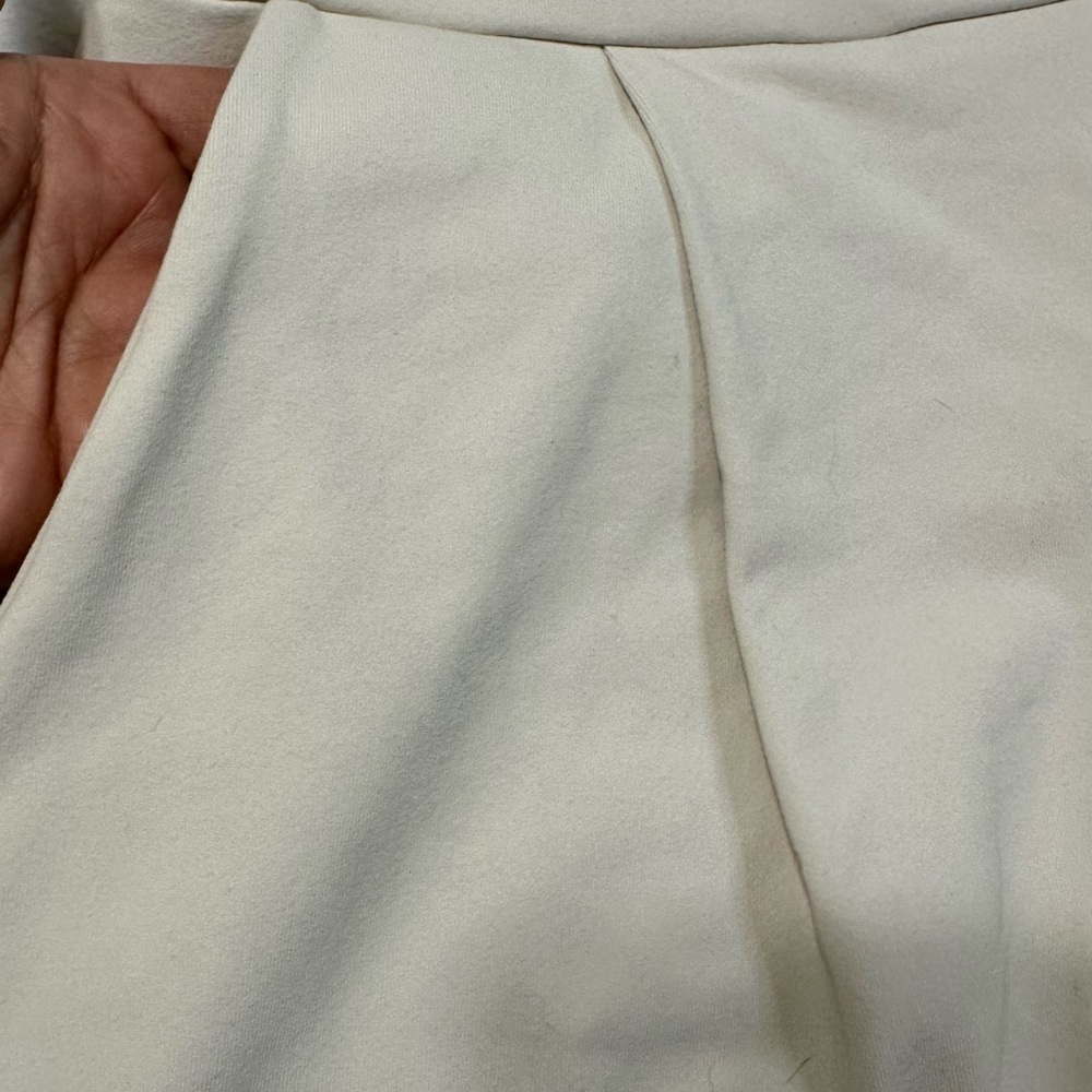 NWT Susana Monaco Pleated Short, Blanched Almond With Pockets in Size M - Picture 10 of 14